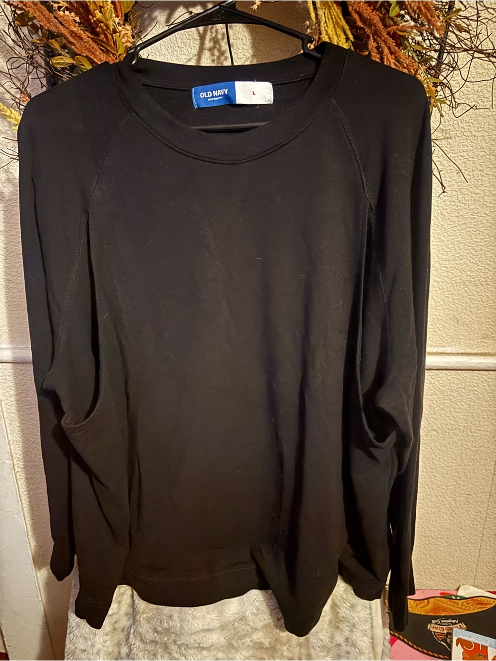 Nursing Old Navy Women’s Black Long-Sleeve Crewneck Tee